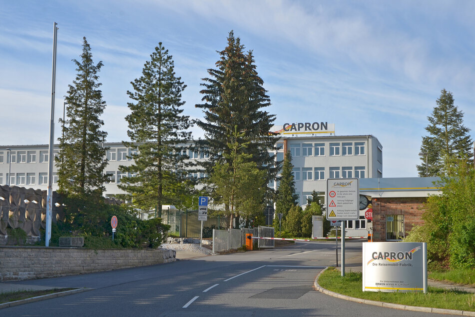 Die CAPRON GmbH auf der Berghausstraße 1 in Neustadt in Sachsen.