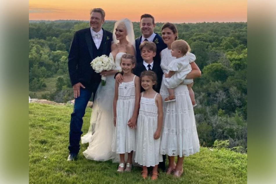 Carson Daly shared a photo of his family with the newlyweds after officiating their wedding ceremony.