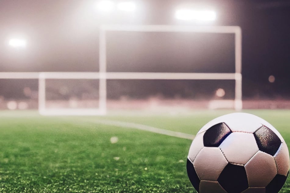 Der Schlägerei war ein Relegationsspiel in der Verbandsliga Hessen vorausgegangen: Der VfR 07 Limburg hatte die SG Kinzenbach 6:0 besiegt. (Symbolfoto)