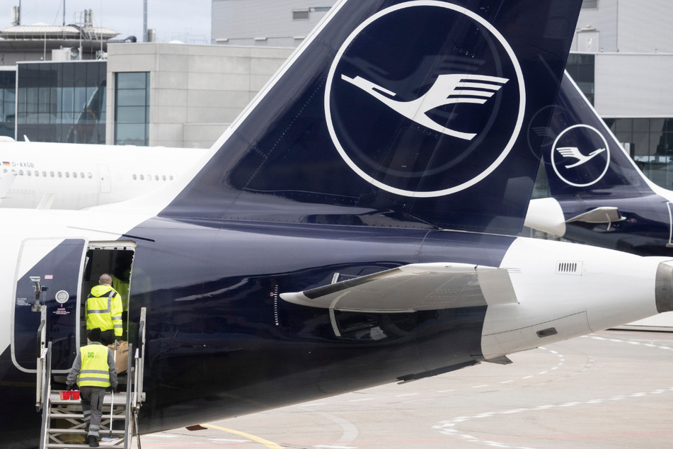 Die Lufthansa prüft, ob sie ihren Firmensitz (aktuell noch Köln) in eine andere Stadt verlegen soll.