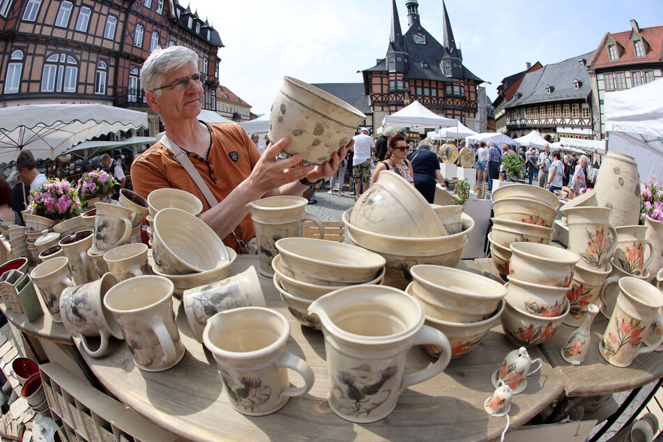 Wer beim Magdeburger Töpfermarkt etwas findet, darf es selbstverständlich auch kaufen und mit nach Hause nehmen. (Symbolbild)