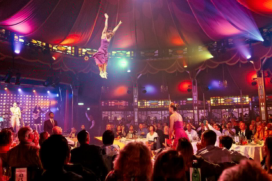 Clara und Lily von "Vol au Vent" gehören zu dem diesjährigen Künstlerensemble. Mit ihrer Darbietung auf dem Schleuderbrett hielten sie das Publikum in Atem.