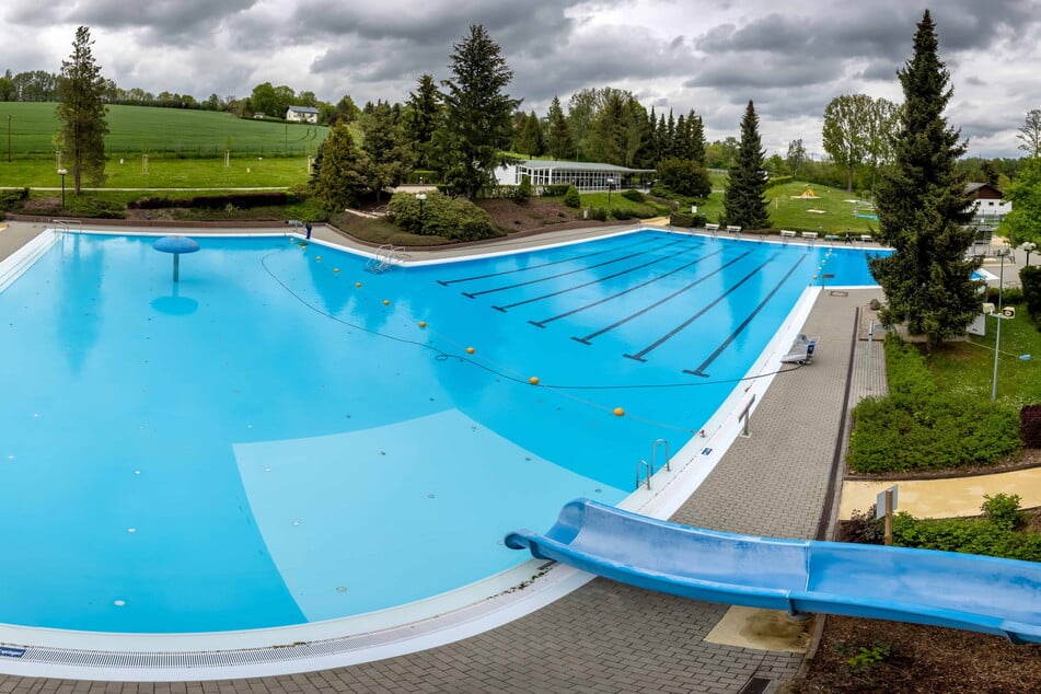 Das Freibad in Wittgensdorf wartet noch auf den Saisonstart.
