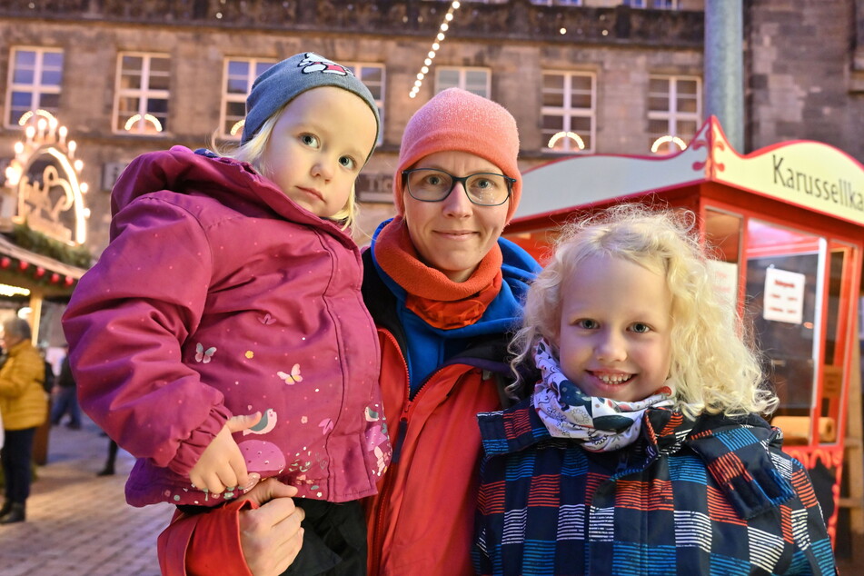 Annett Bartel (35, M.) mit ihren beiden Kindern Jasmin (3, l.) und Johanna (5).
