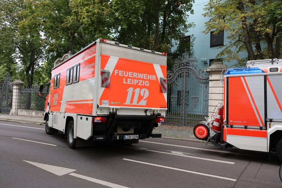 Leipzig: Feuerwehreinsatz in Leipziger Polizeirevier: Spezialkräfte bergen Gefahrenstoff