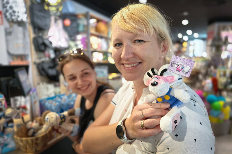 Lisa (28, l.) und Isa (38) freuen sich über das Diddl-Comeback.
