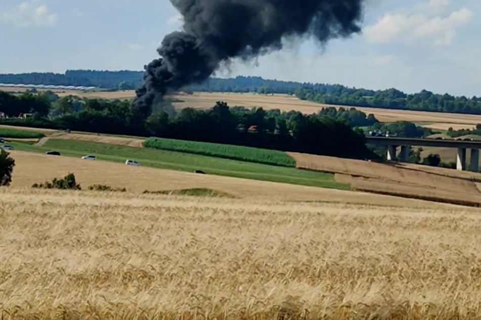 Die starke Rauchentwicklung war kilometerweit zu sehen.