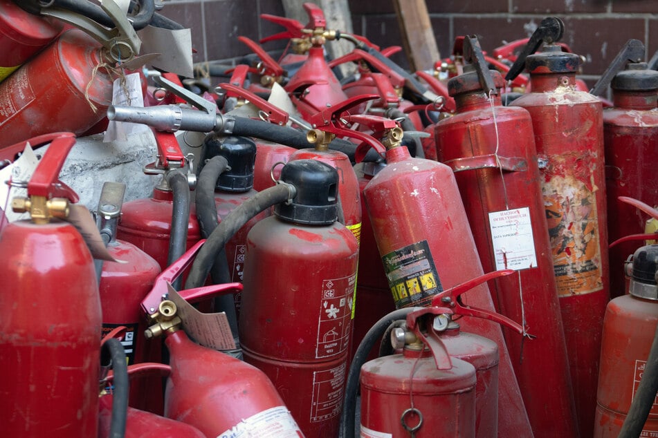 Beschädigte oder abgelaufene Feuerlöscher sollte man umgehend entsorgen.