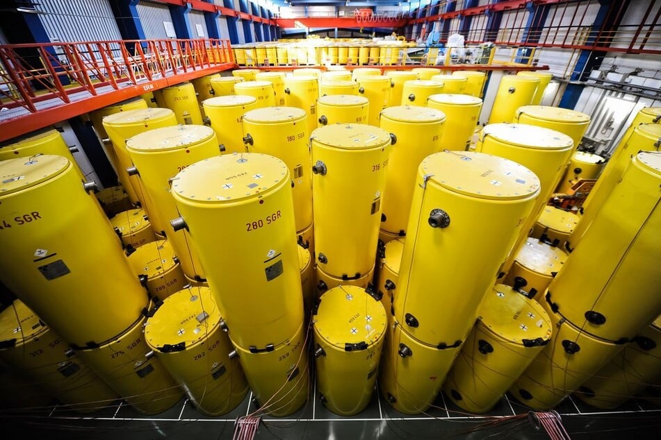 Im Forschungszentrum Jülich lagern Castorbehälter, die ins 170 Kilometer entfernte Ahaus transportiert werden sollen.