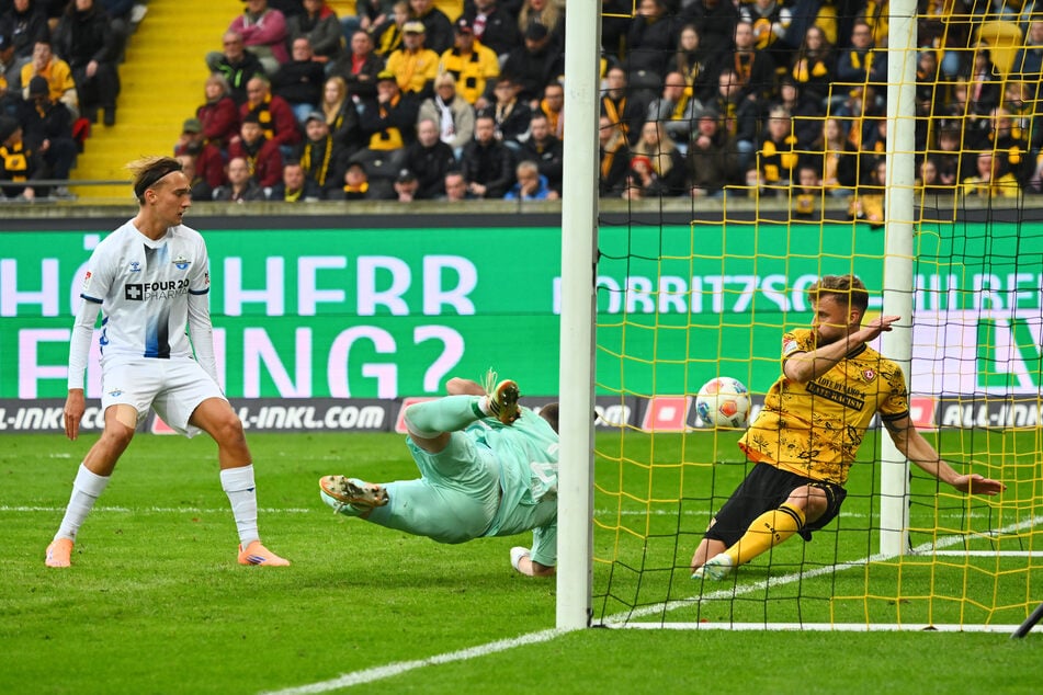 Auch Lars Bünning (27, r.) konnte die Pleite bei allem Einsatz nicht verhindern.