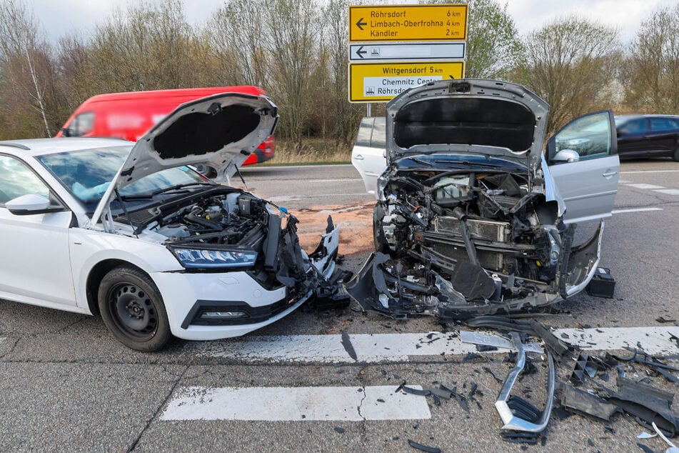Zwei Autos krachten in Kändler frontal zusammen.