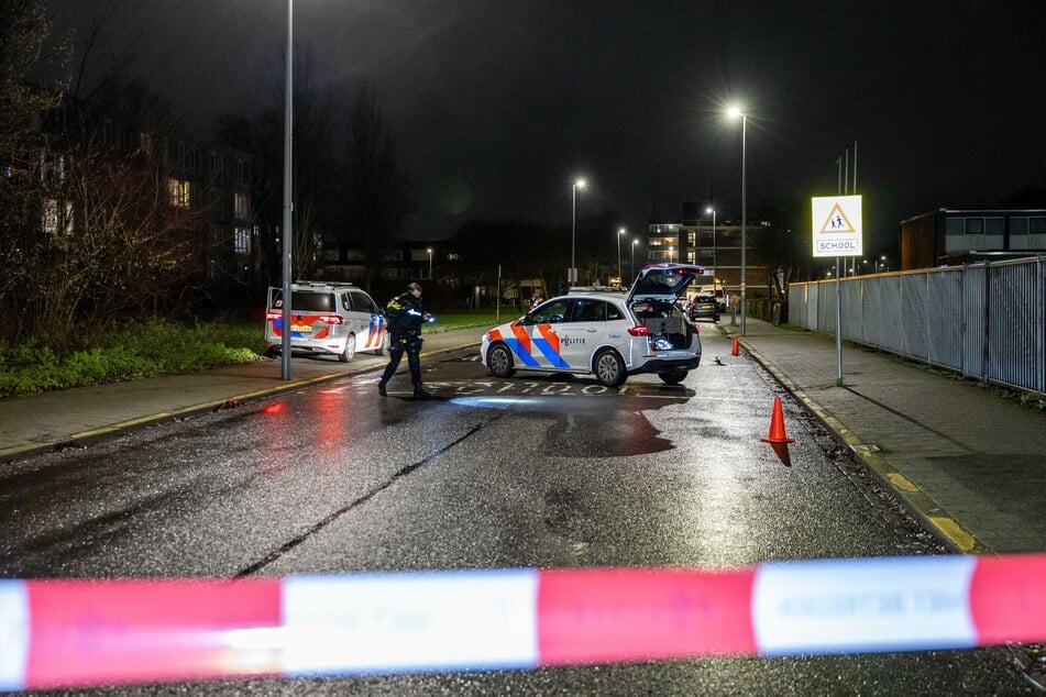 In einem Straßenabschnitt in dem Stadtteil haben Behörden Patronenhülsen entdeckt.