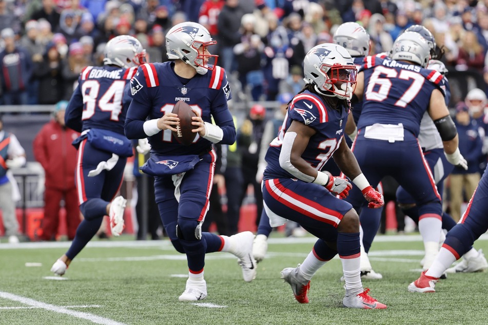 Patriots quarterback Mac Jones (c) threw for two touchdowns against the Titans on Sunday.