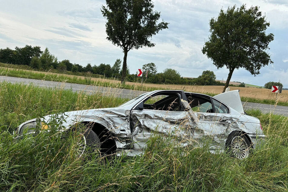 Der BMW musste abgeschleppt werden.