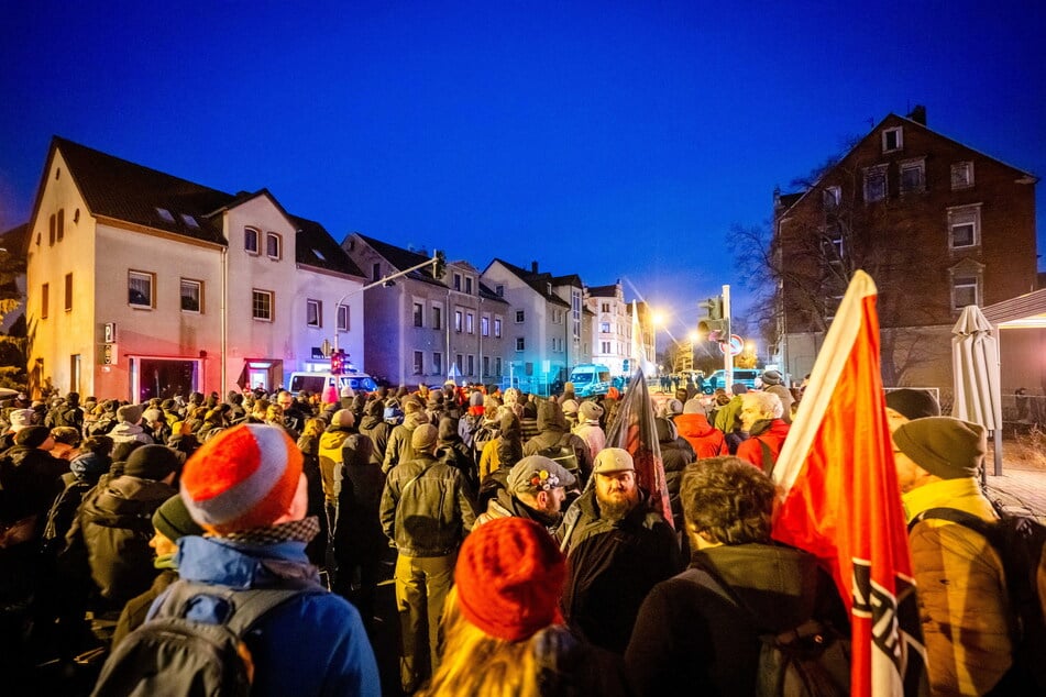 Genau vor einem Jahr demonstrierten schon einmal knapp 300 Chemnitzer gegen die Identitäre Bewegung in Schönau. (Archivbild)