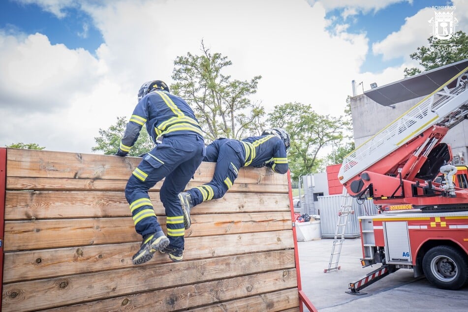 Die körperlichen Anforderungen an Feuerwehrleute sind hoch. Nicht jede(r) kann sie erfüllen. (Symbolbild)