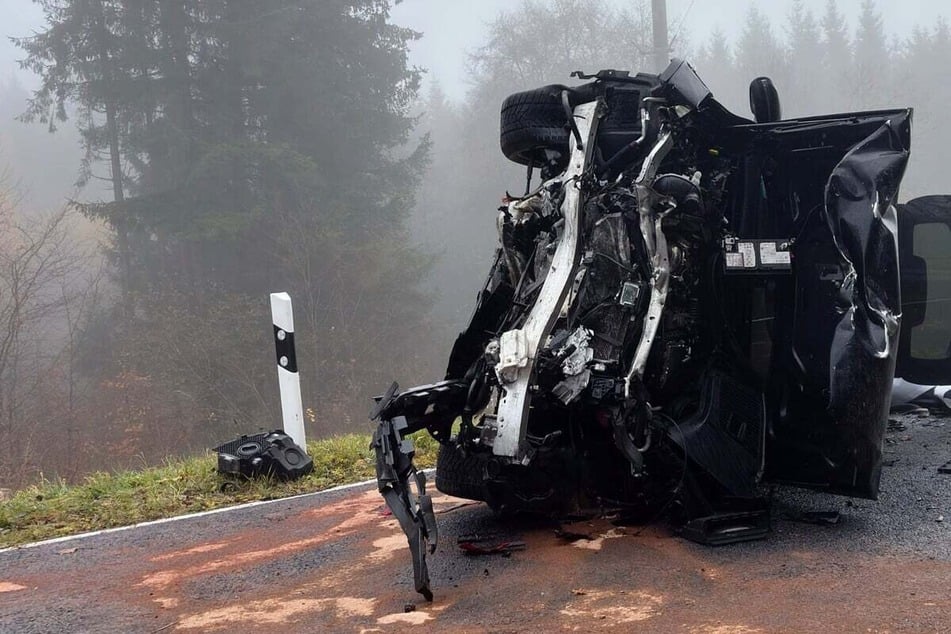 Die genaue Ursache für den grausamen Unfall, bei dem zwei Schwestern (†16, †19) ums Leben kamen, wird weiterhin ermittelt.