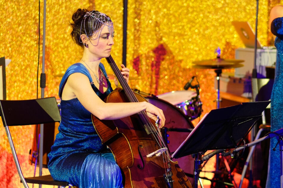 Im letzten Jahr wurde der Zauber der Titanic in Form von Musik, tollen Outfits und glitzerndem Ambiente eingefangen.