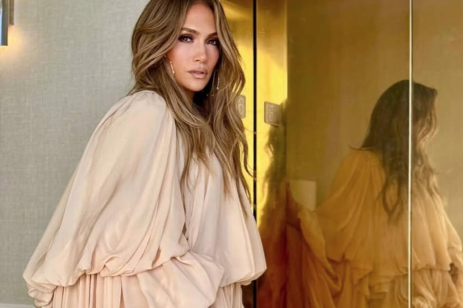 Jennifer Lopez bared her legs in a boho-styled minidress for her Unstoppable press tour.