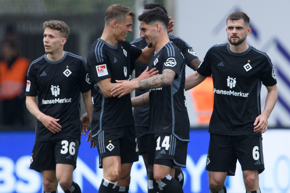Der HSV ist wieder in der Erfolgsspur: Nach der schmerzhaften Pleite gegen Kiel schossen sich die Rothosen gegen Braunschweig den Frust von der Seele.