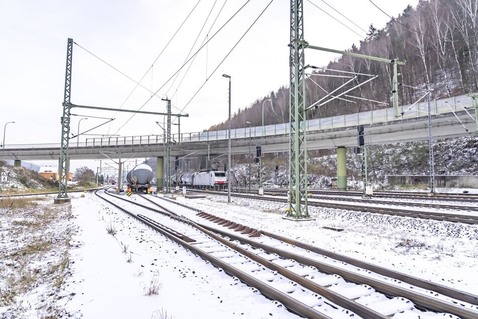 Ab Montag ist in Bad Schandau tagsüber für alle Züge Endstation. Wegen Bauarbeiten kann der Abschnitt nach Schöna nicht befahren werden. (Archivbild)