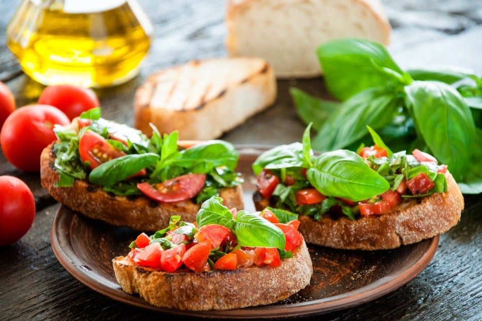 Ein beliebter Klassiker aus Italien: Bruschetta mit Tomaten.