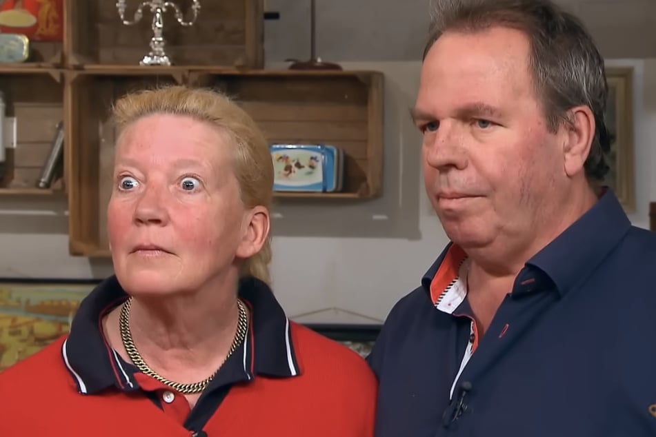 Die Verkäufer können nicht glauben, wie hoch der Wert des Bildes ist.