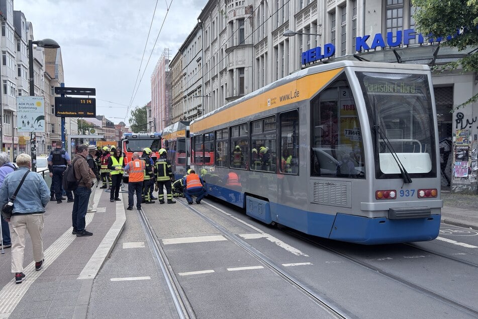 Eine Bremse der Straßenbahn begann, zu rauchen.