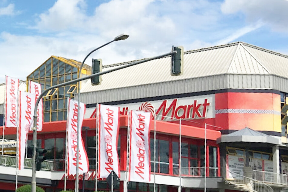 MediaMarkt Jena auf der Stadtrodaer Straße 105 (direkt an der A4).