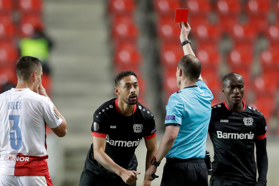 Rund eine Woche nach der Roten Karte von Karim Bellarabi (30) im Europa-League-Spiel bei Slavia Prag (0:1) kennt Bayer Leverkusen immer noch nicht das Strafmaß.