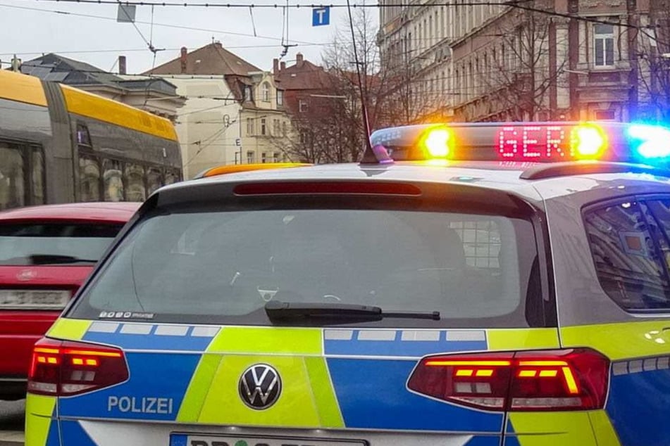 Leipzig: Nach Diebestour in Connewitz: Teenager beleidigt Polizist und zeigt Hitlergruß