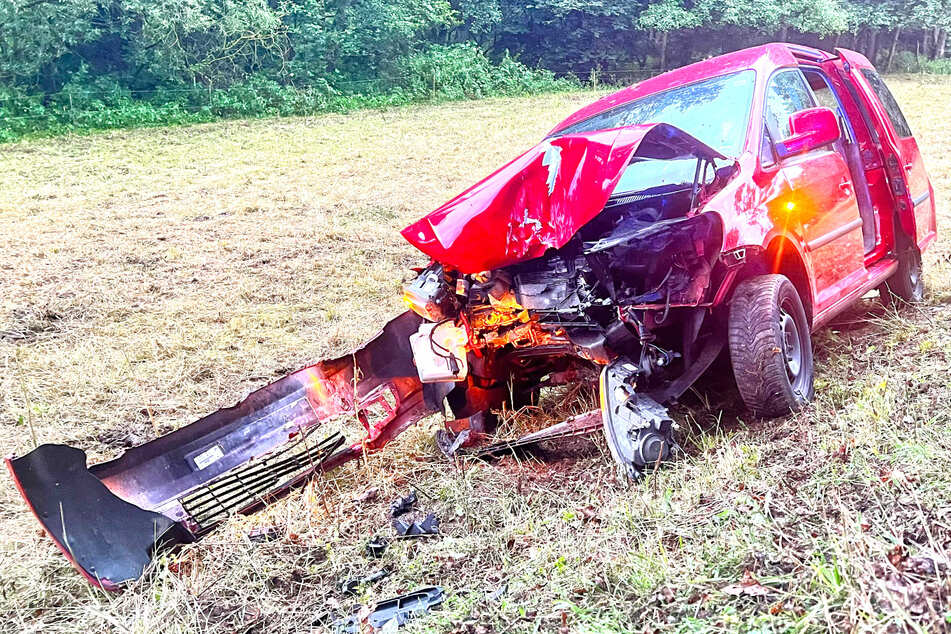 Totalschaden! Der VW wurde bei dem Unfall völlig zerstört.