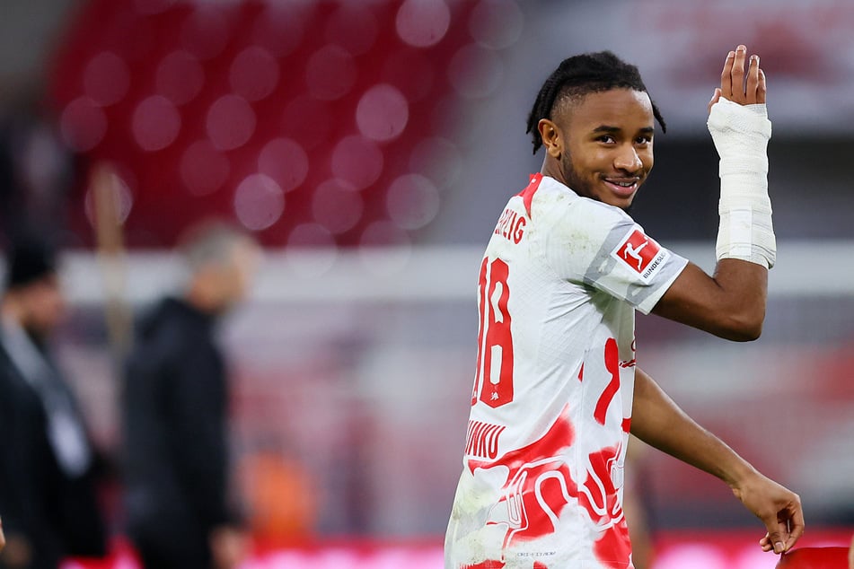 Hier trägt Christopher Nkunku (28) noch seine gewohnte Nummer 18 im Trikot von RB Leipzig. Ob er die zurückbekommt, steht noch nicht ganz fest.