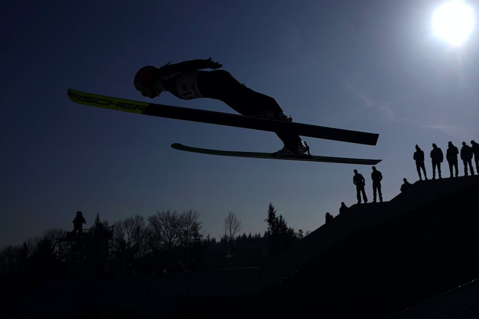 Skispringerin Katharina Althaus (24) bemüht sich seit Jahren um Anschluss an die Männer-Tour.