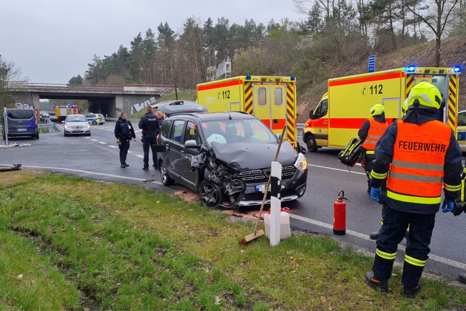 Weil ein Transporter und ein anderes Auto kollidierten, mussten Rettungskräfte und die Polizei nach Werder (Havel) ausrücken.