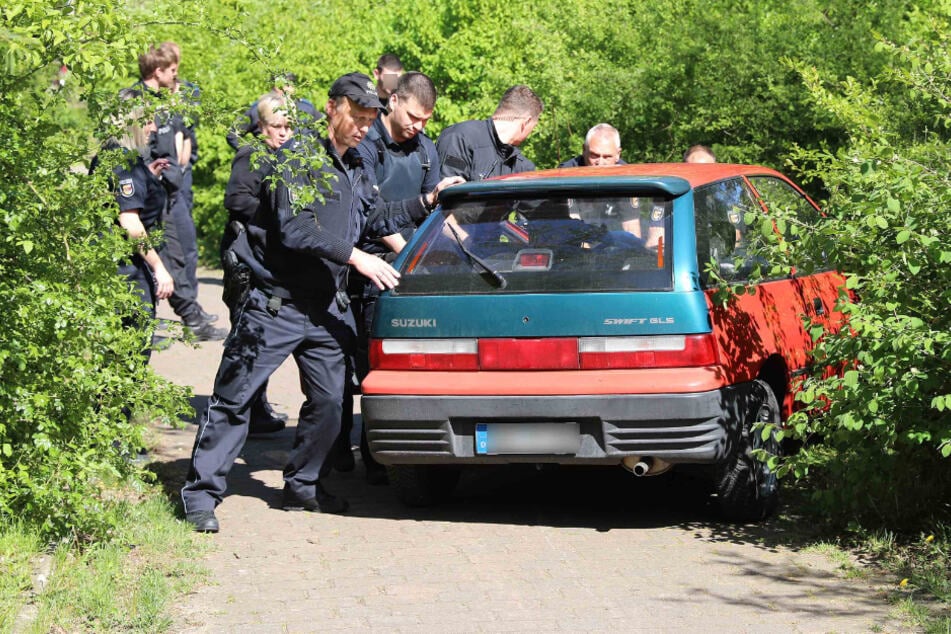 Filmreife Verfolgungsfahrt mit der Polizei endet im Gebüsch