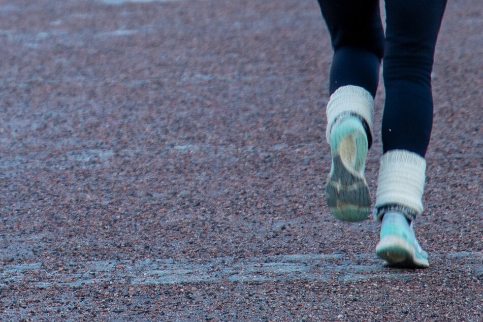 Erschreckender Vorfall: Joggerin angefallen und sexuell belästigt