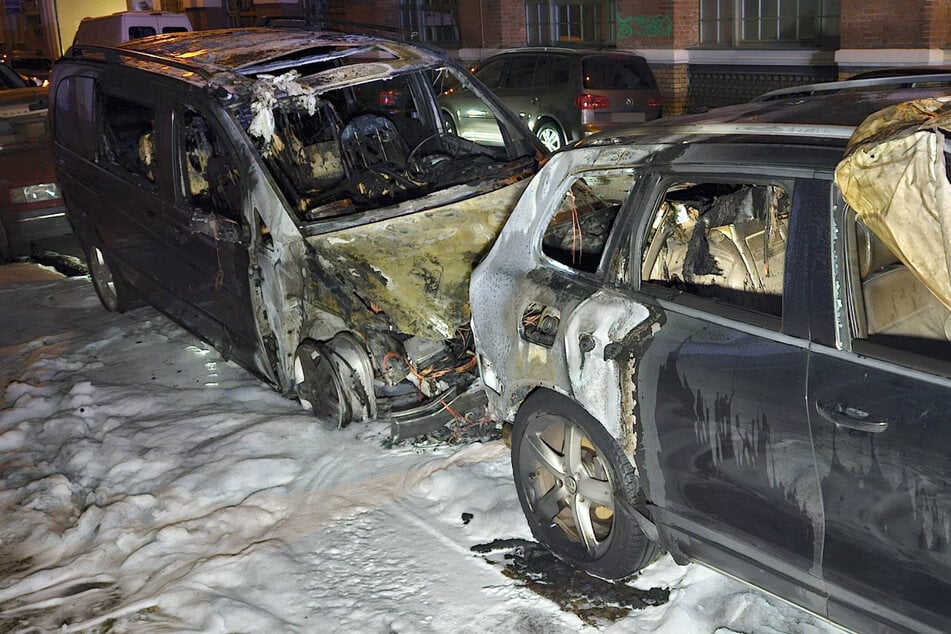 Brand im Leipziger Westen! Gleich zwei Autos fielen in der Nacht zum Samstag den Flammen zum Opfer.