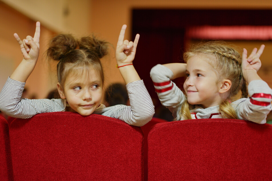 Da kommt Freude auf: Kids können sich am Sonntag das Neinhorn im Theater ansehen.