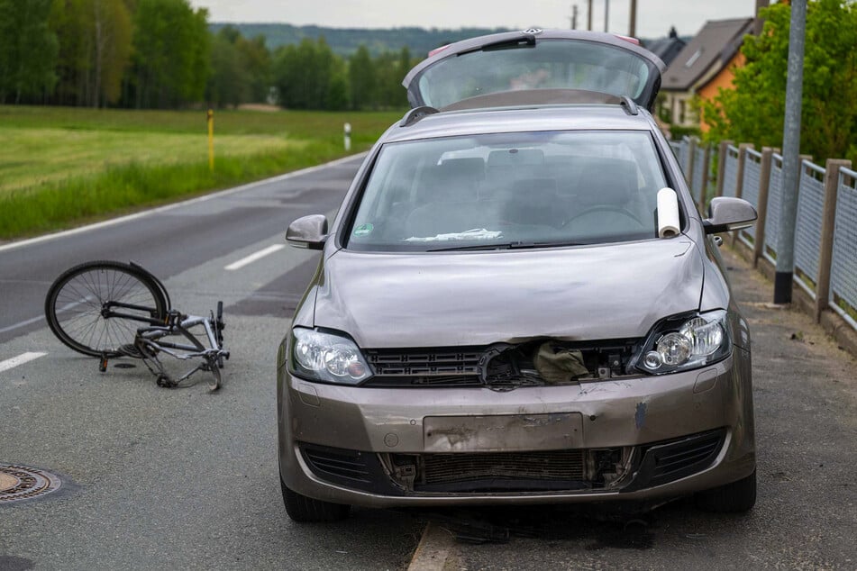 In der Gemeinde Großschönau kam es zu einer tödlichen Kollision zwischen Auto- und Radfahrer.