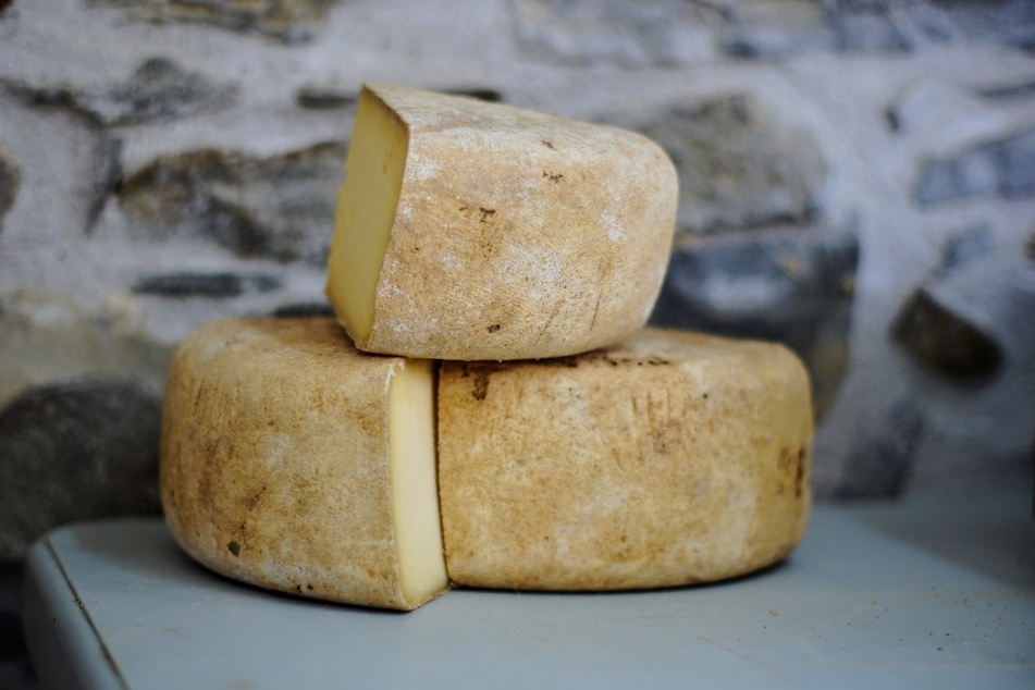 An der Käsetheke des Natur &amp; Fein Biomarkts kannst Du Dir aus bis zu 100 Käsesorten Deine Favoriten wählen. (Symbolbild)