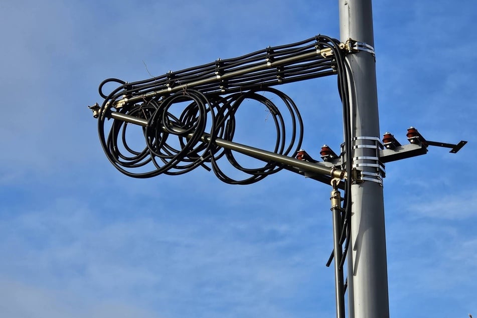 Sie trennten es von der Oberfahrleitung ab.