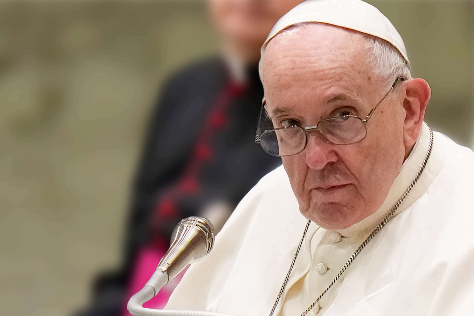 Feministinnen rufen Papst Franziskus zum "frauenfeindlichsten Mann des Jahres" aus