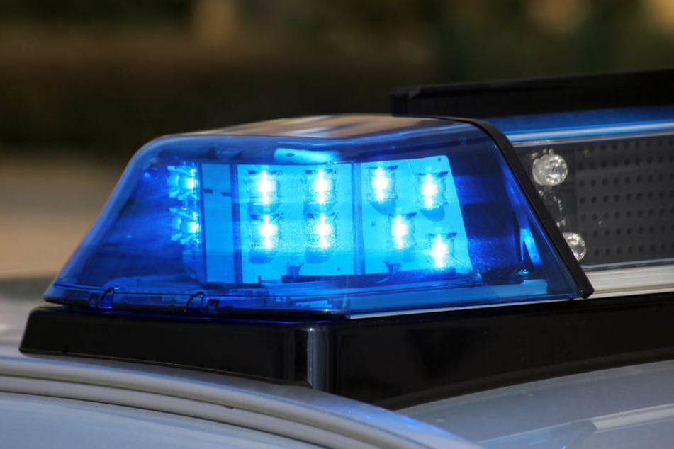 Die Polizei nahm einen Mann fest, der seine Freundin mit einem Messer bedrohte. (Symbolbild)
