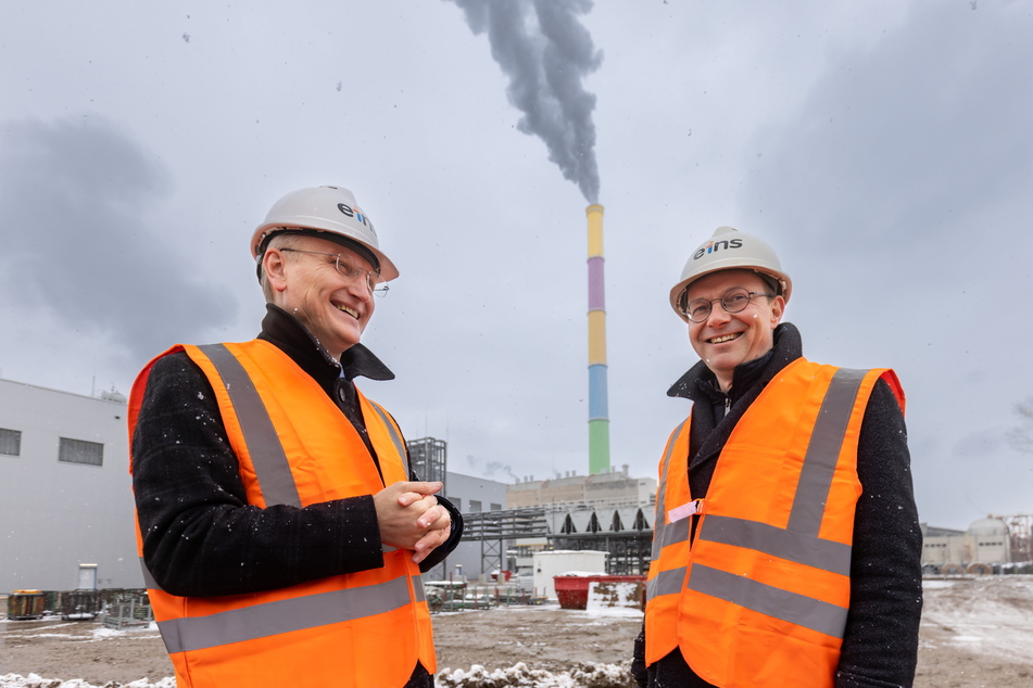 "Die Esse bleibt auf jeden Fall bis 2030": Das versprach Eins-Chef Roland Warner (59, l.) dem Energieminister Wolfram Günther (49, Grüne).
