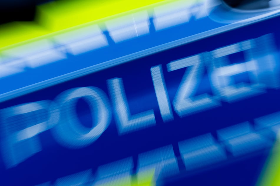 Den zivilen Beamten war der Mercedes aufgrund seiner Fahrweise aufgefallen. (Symbolfoto)