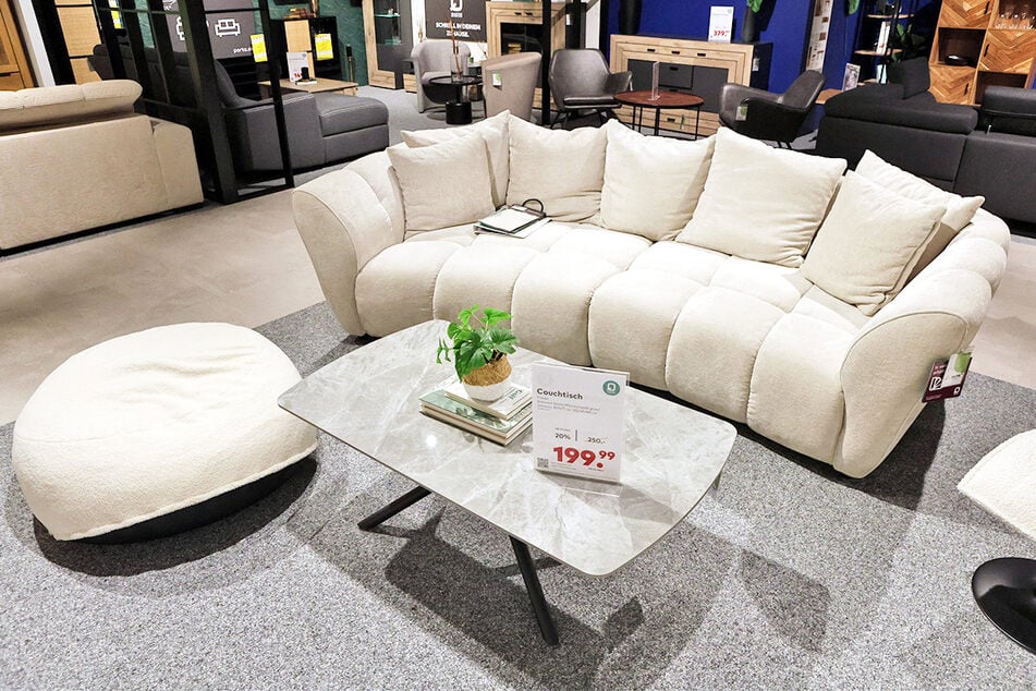 Bei porta in Berlin-Mahlsdorf gibt's bis zu 35 Prozent auf Möbel und Teppiche.*¹