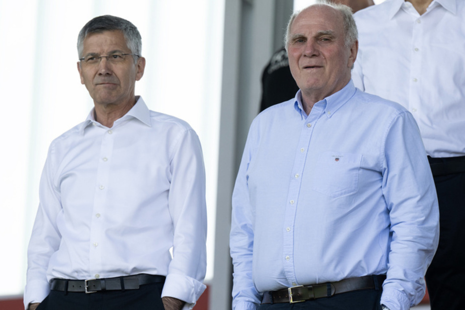 Bayern-Präsident Herbert Hainer (69, l.) und Vereinspatron Uli Hoeneß (71) sind bereit, für Kane tief in die Taschen zu greifen.