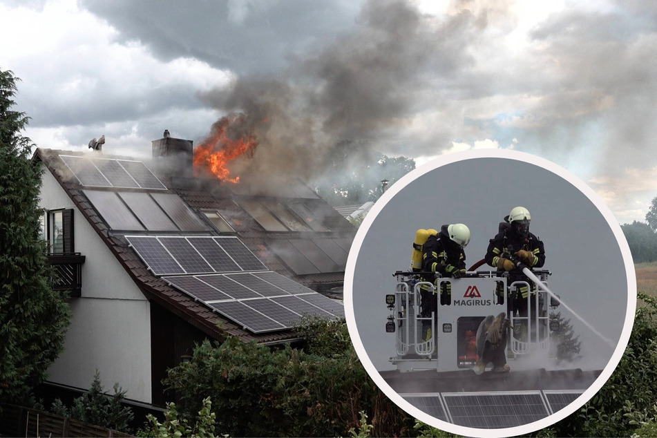 Flammen schlagen aus dem mit Solarpanelen bedeckten Dach. Die Photovoltaik-Anlage hat Feuer gefangen. Feuerwehrleute brauchten mehrere Stunden, die Flammen und Glutnester zu löschen.