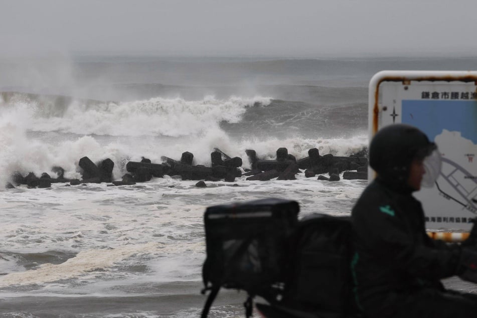 Die See an der Ostküste Japans wird immer rauer.